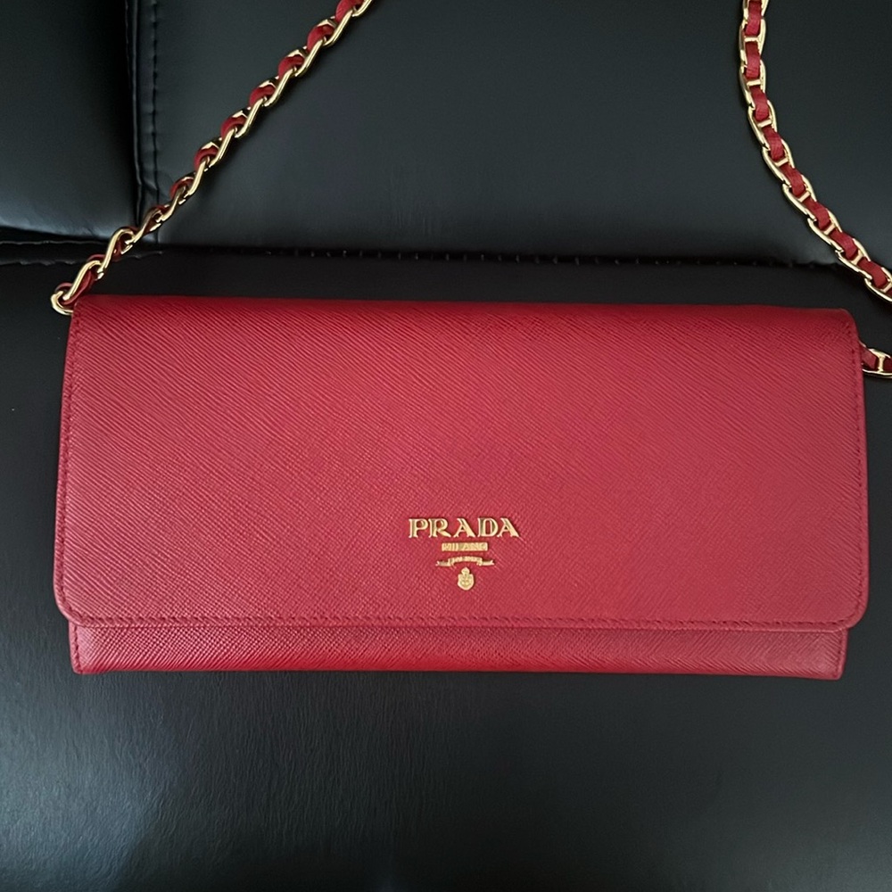 Red Prada Wallet On Chain - image 1